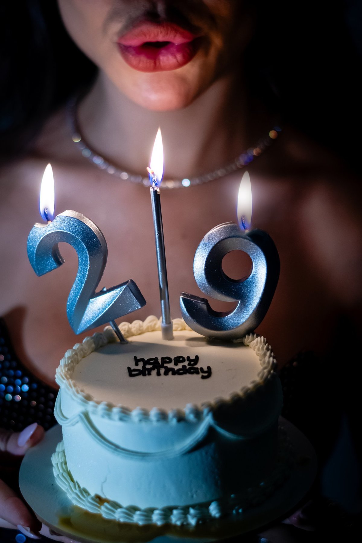 Retrato expressivo da Roberta destacando a autoconfiança e a beleza da mulher em sua nova fase 6