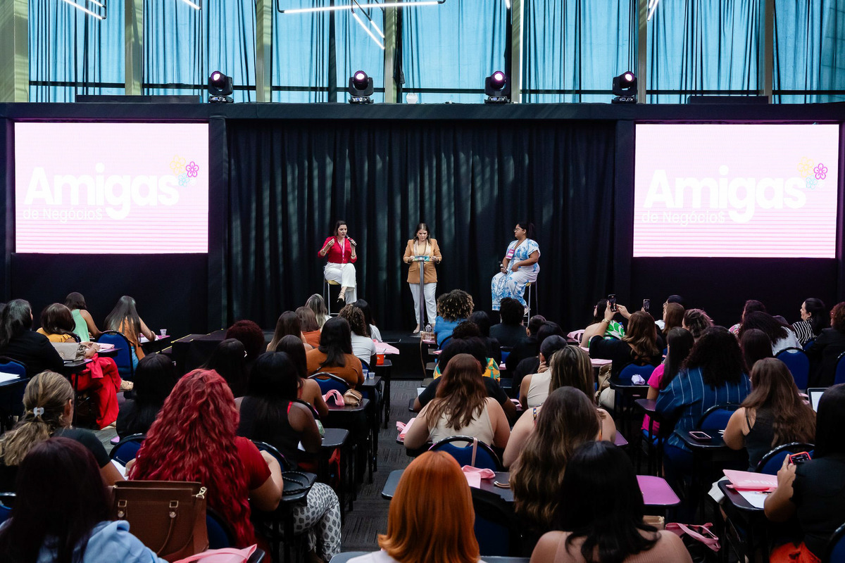 Fotografia geral do amigas de Negócios Barra