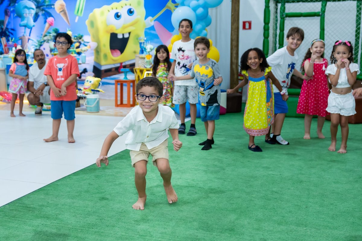 Bernardo e os amigos se divertindo em sua festa de aniversário de 5 anos 6