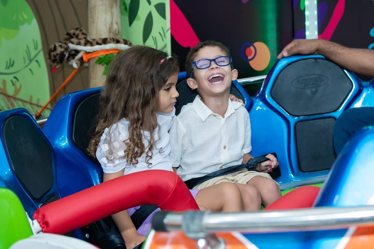 Bernardo e os amigos se divertindo em sua festa de aniversário de 5 anos 7