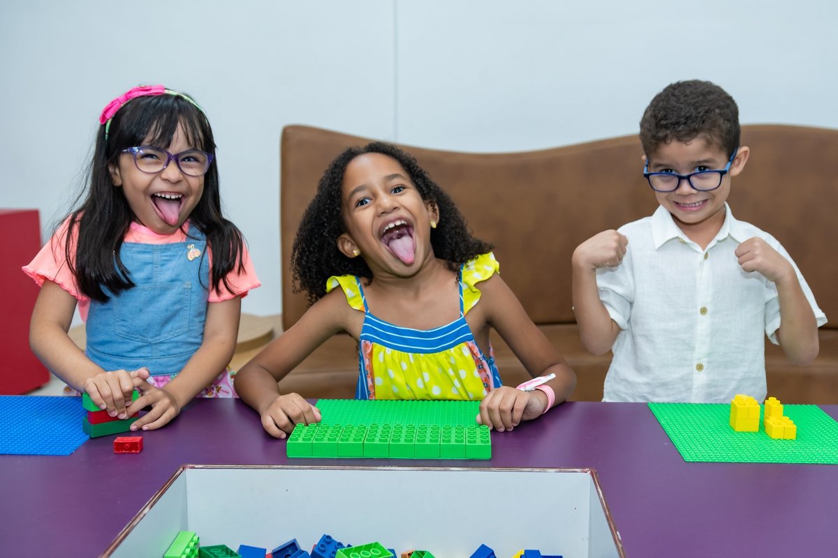 Bernardo e os amigos se divertindo em sua festa de aniversário de 5 anos 8