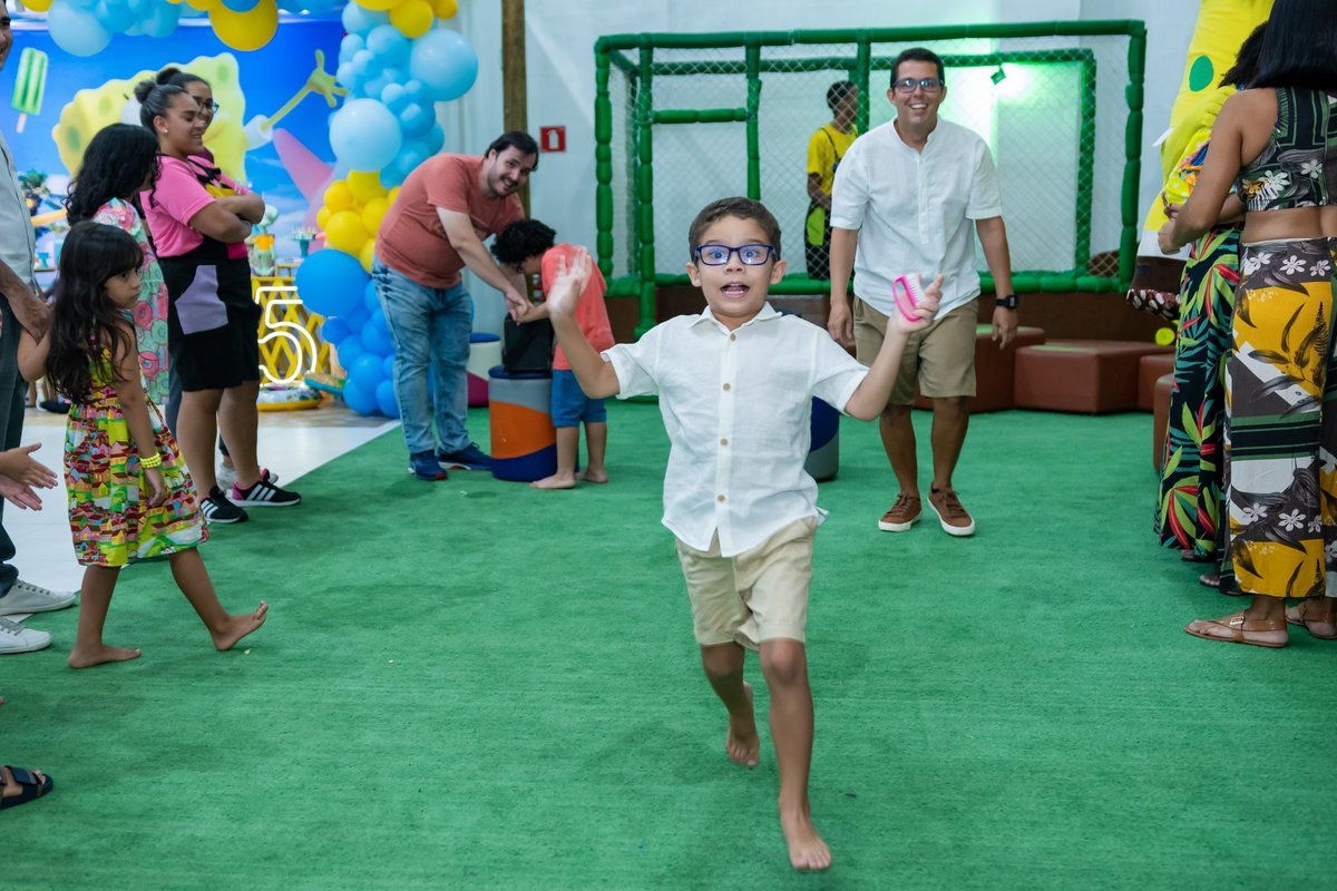 Bernardo e os amigos se divertindo em sua festa de aniversário de 5 anos 11