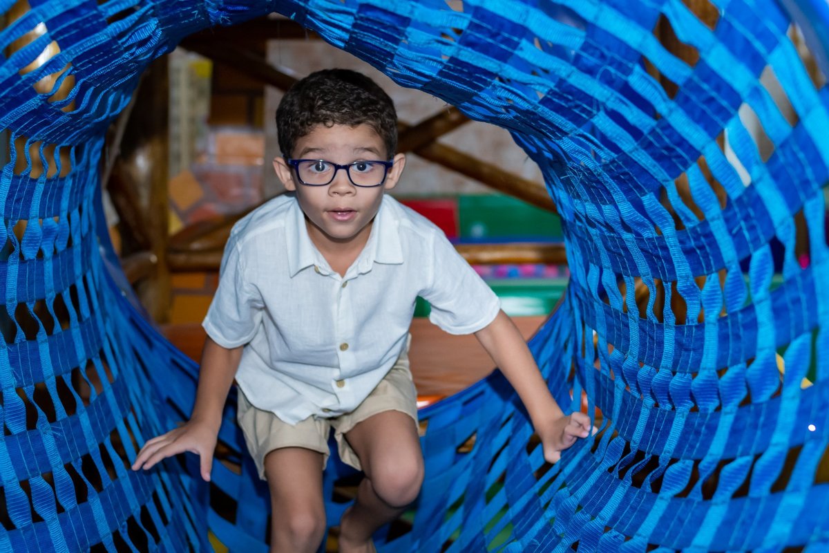 Bernardo e os amigos se divertindo em sua festa de aniversário de 5 anos