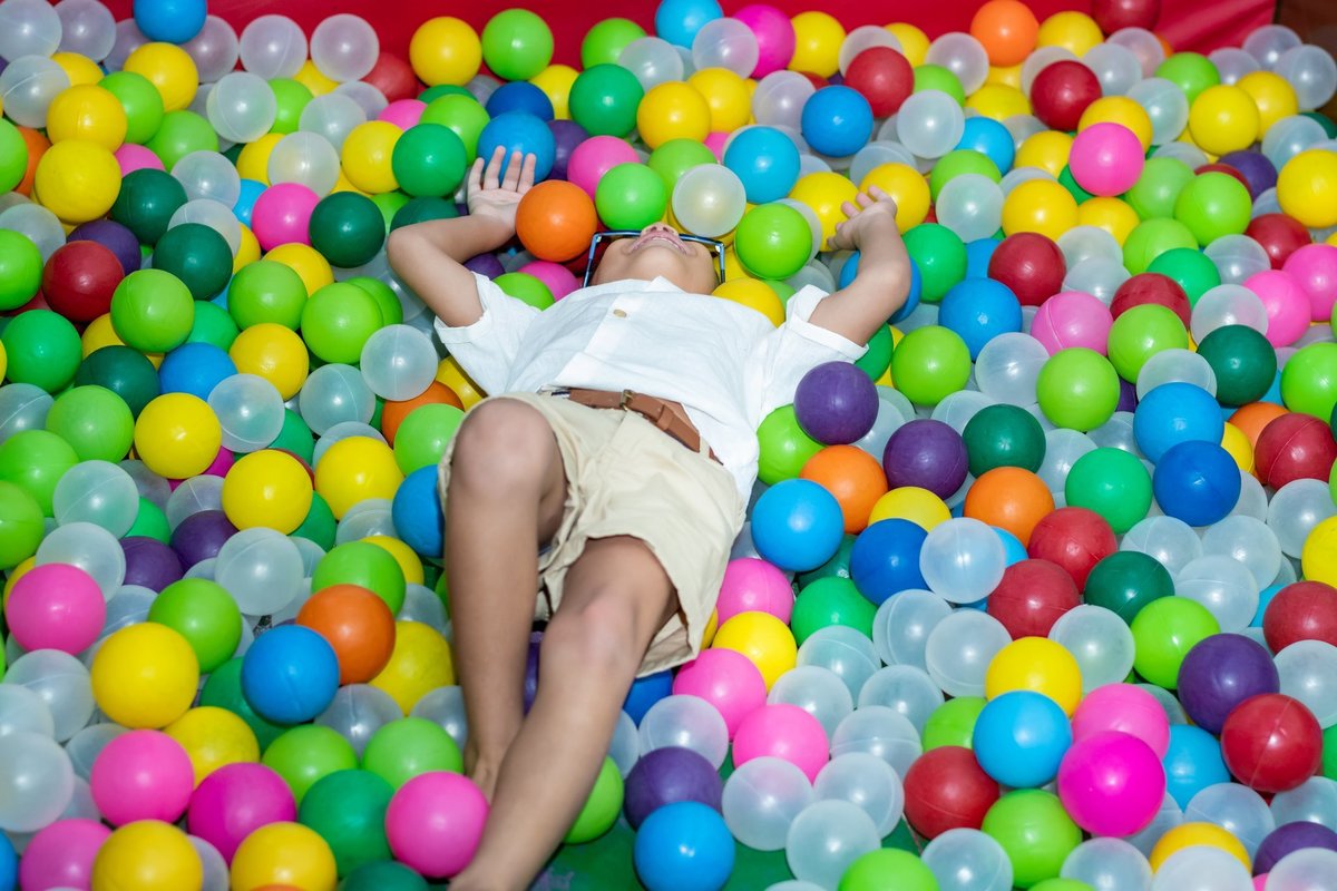 Bernardo e os amigos se divertindo em sua festa de aniversário de 5 anos 1