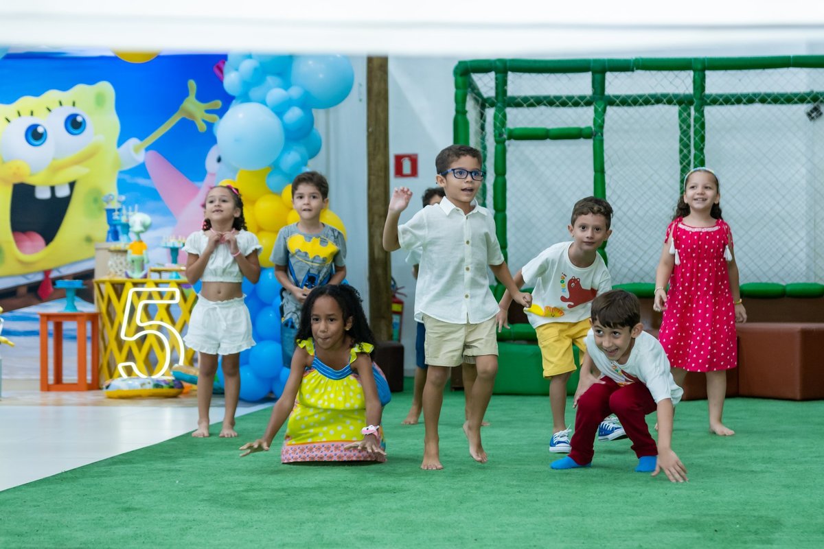 Bernardo e os amigos se divertindo em sua festa de aniversário de 5 anos 3