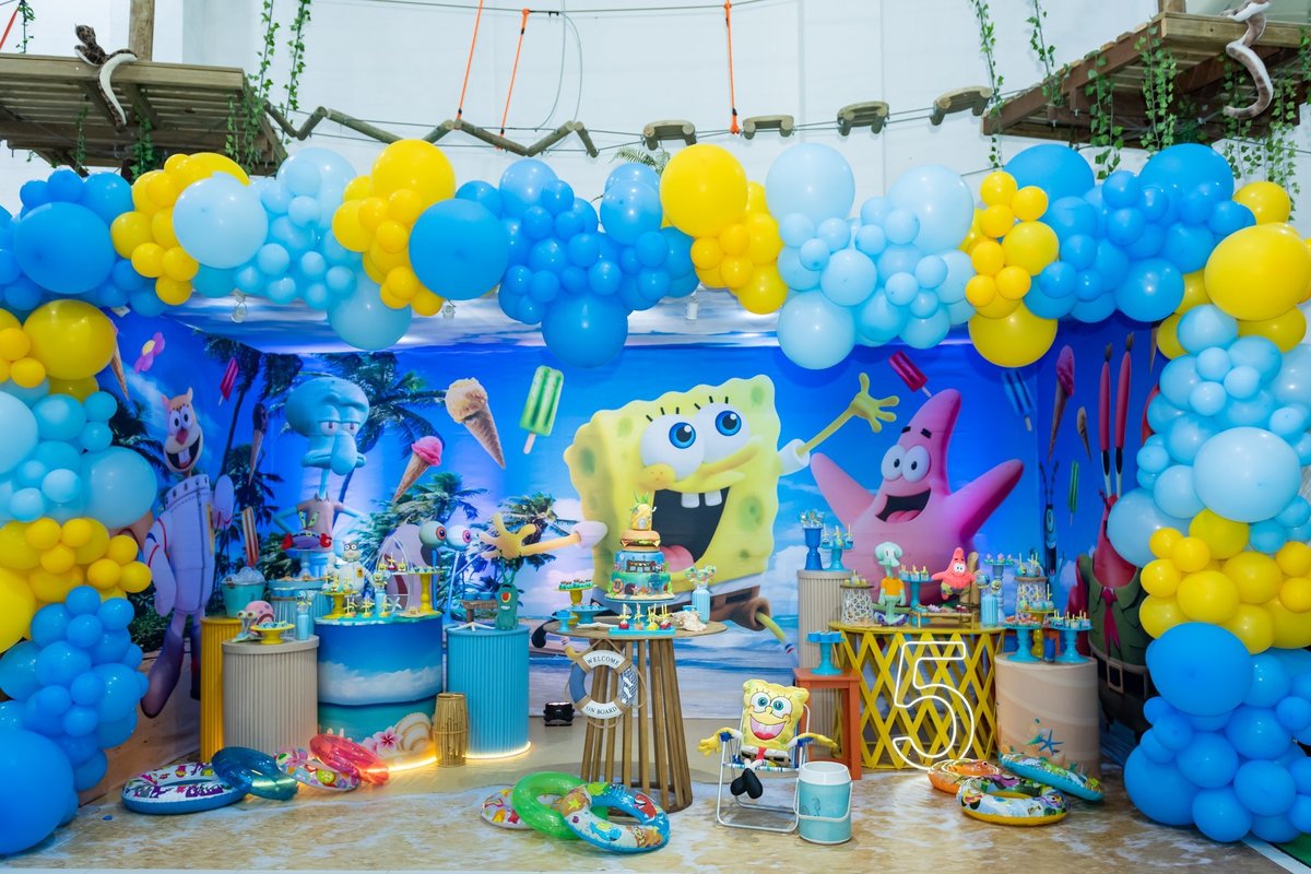 Decoração colorida de festa infantil Bob Esponja
