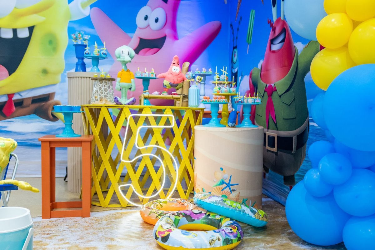 Decoração colorida de festa infantil Bob Esponja 2
