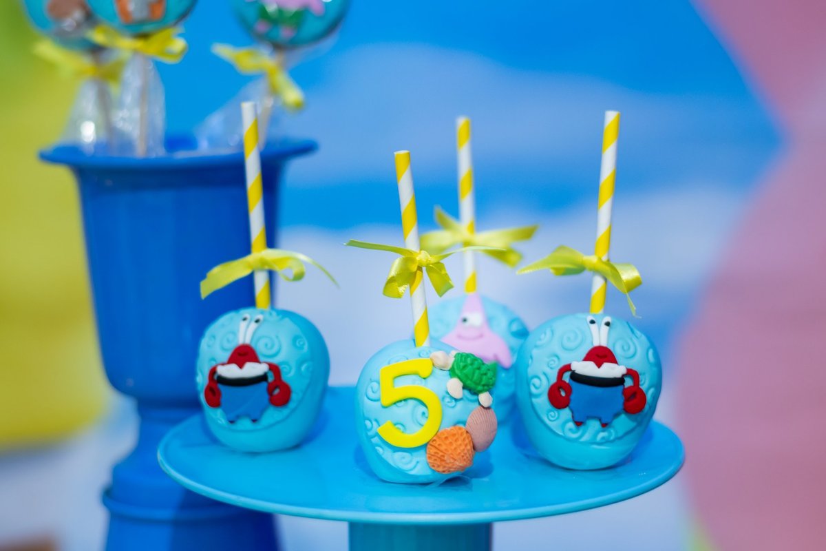 detalhe dos doces personalizados da festa infantil Bob Esponja  1