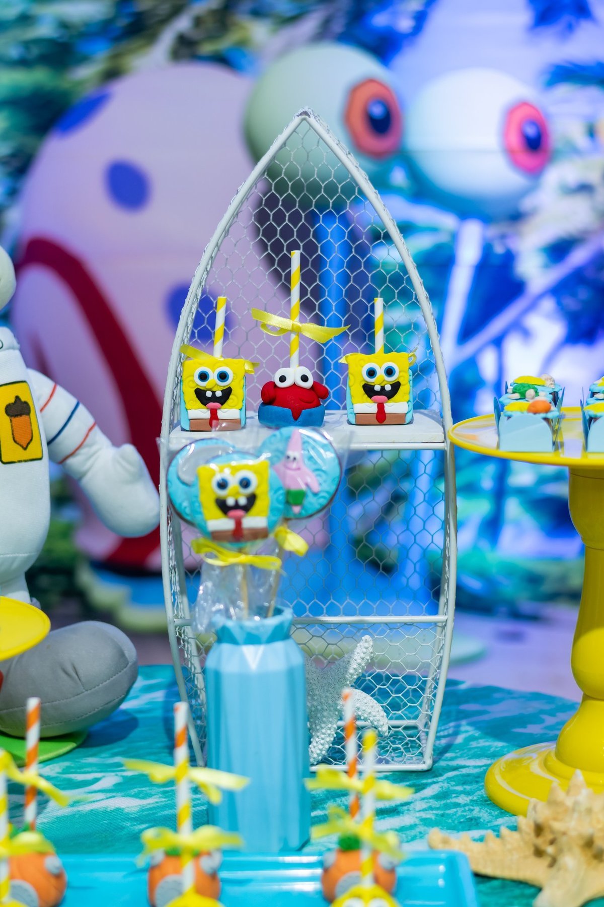 detalhe dos doces personalizados da festa infantil Bob Esponja  2