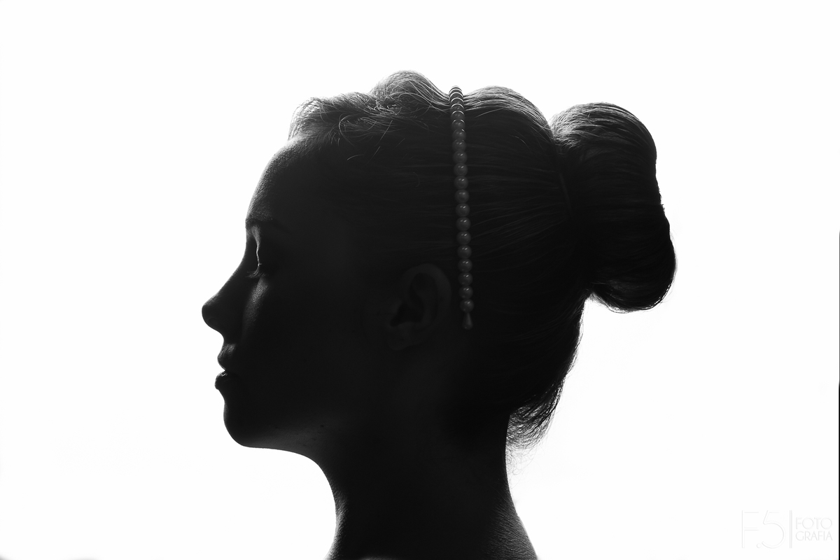 Making Of da noiva Lívia, foto de perfil, que foi realizado em Muzambinho - MG.