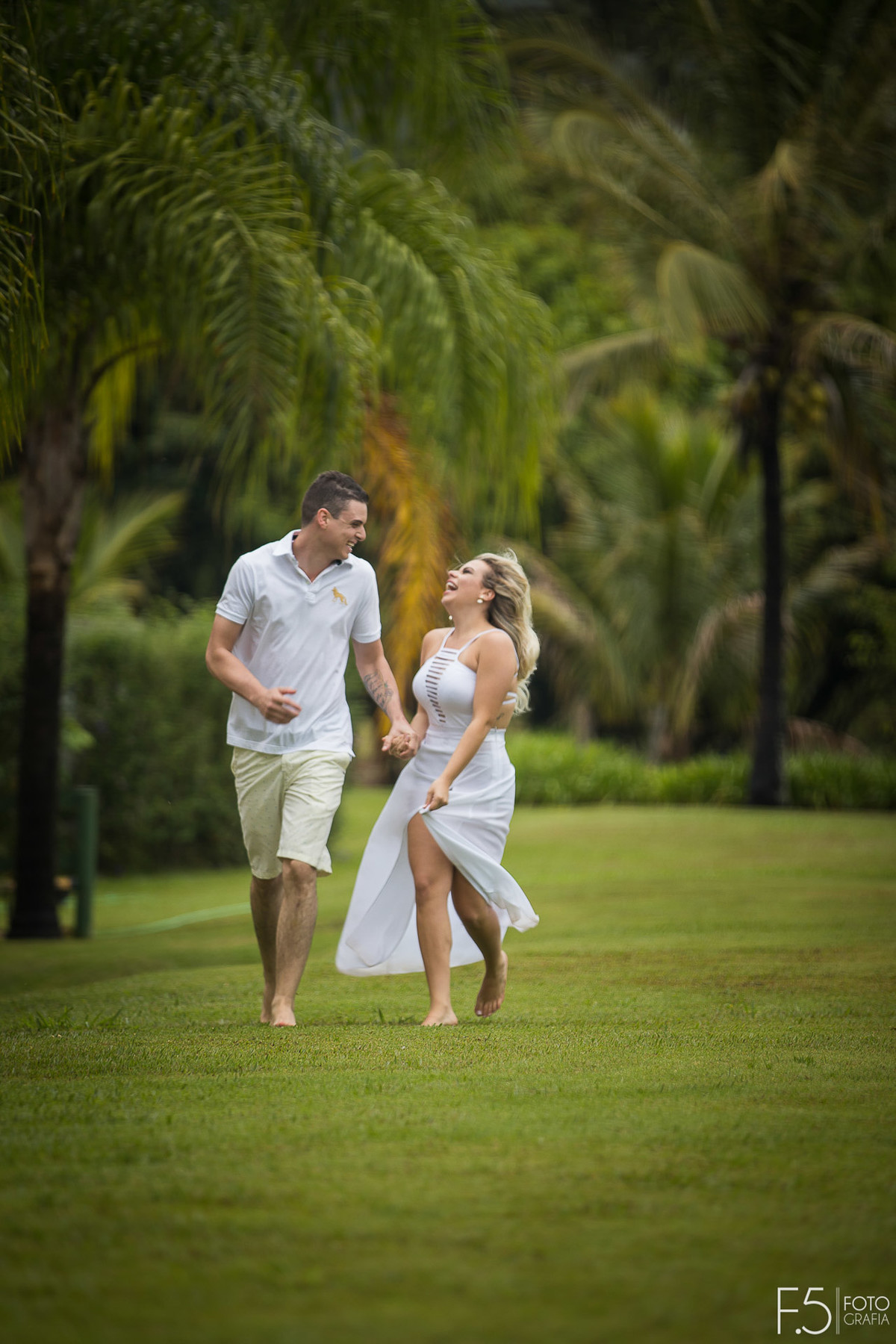 Noivos correndo, pré wedding