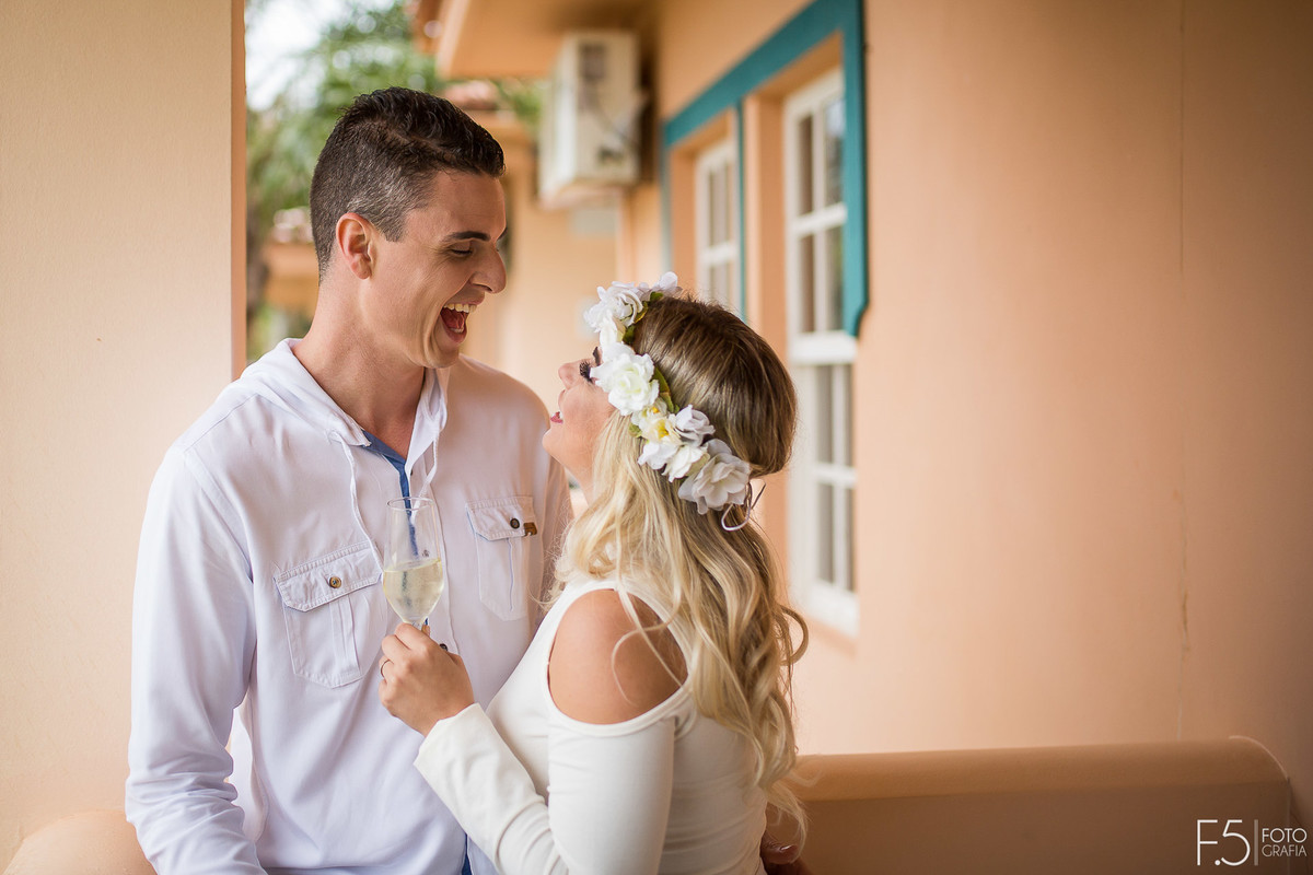 Noivos sorrindo, pré wedding