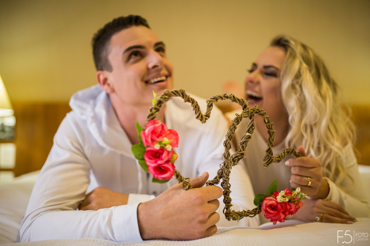 Noivos, sorrisos, coração