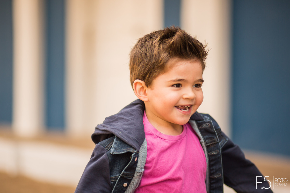 Book infantil, sorriso,menino correndo