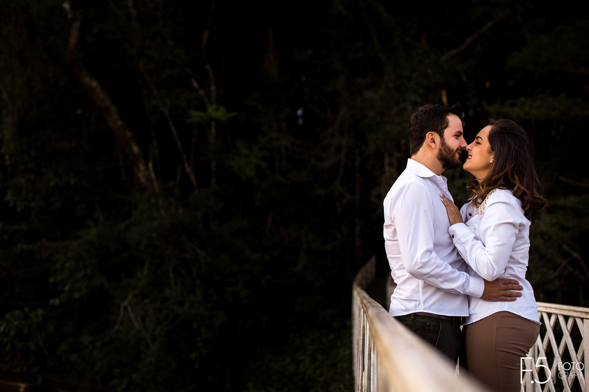 Fotos casal, rosto com rosto, ponte