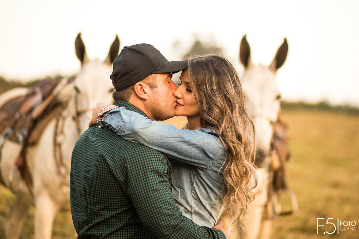 Noivos beijando, wedding, pré casamento