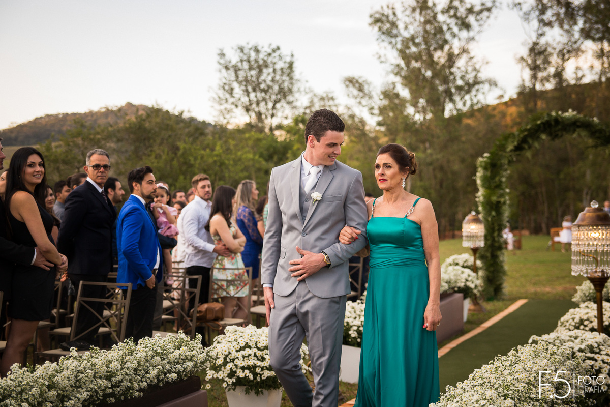 Entrada do noivo, casamento ao ar livre, fotógrafo MG