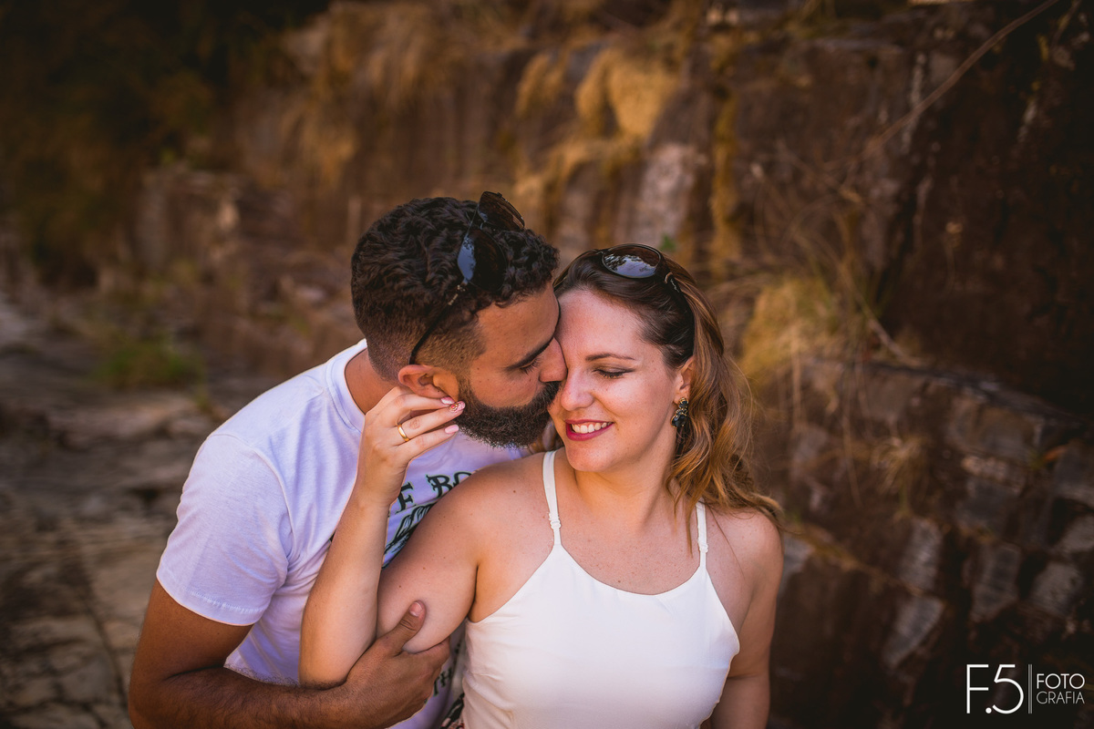 Noivos, cachoeira, fotógrafo de casamentoMG