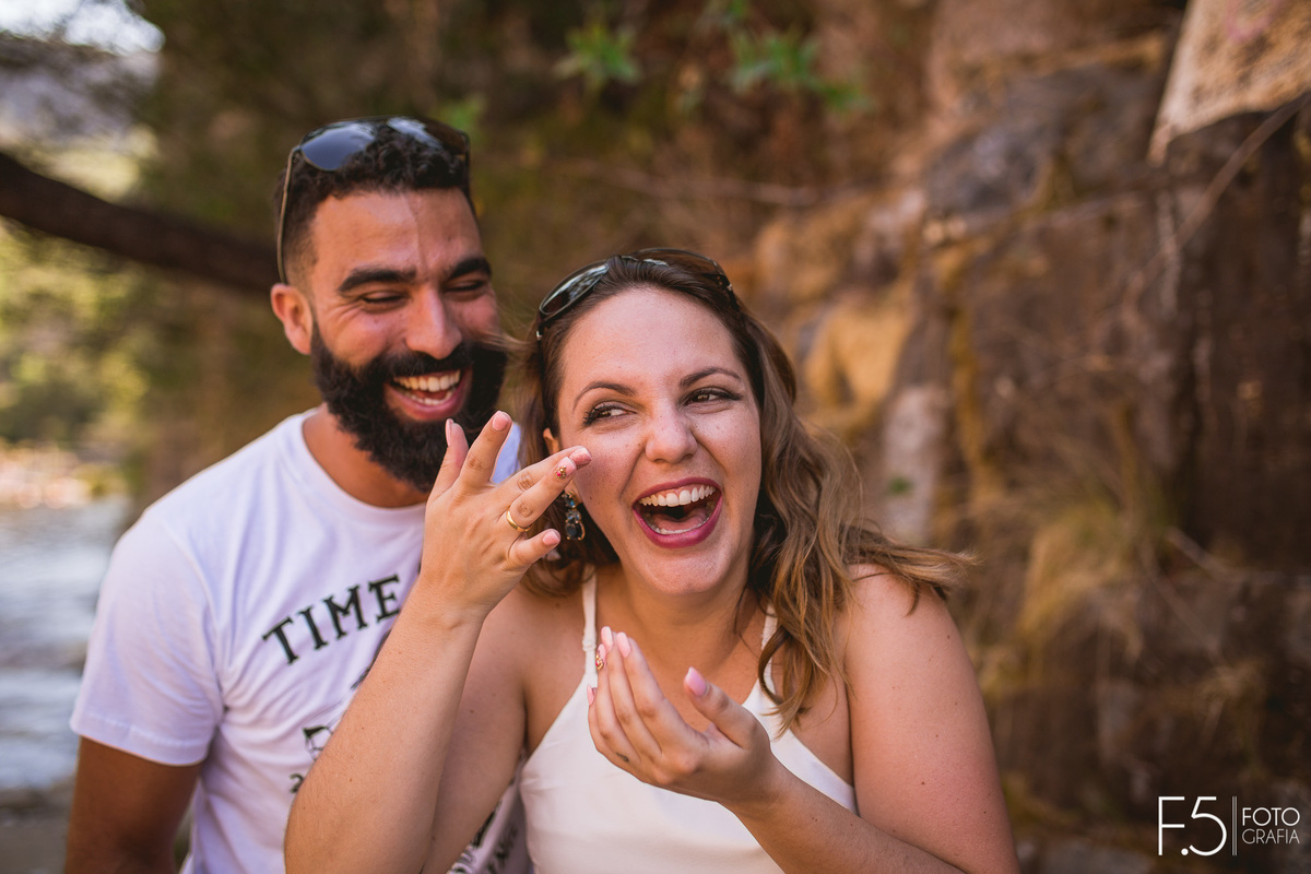Noivos, cachoeira, fotógrafo de casamentoMG