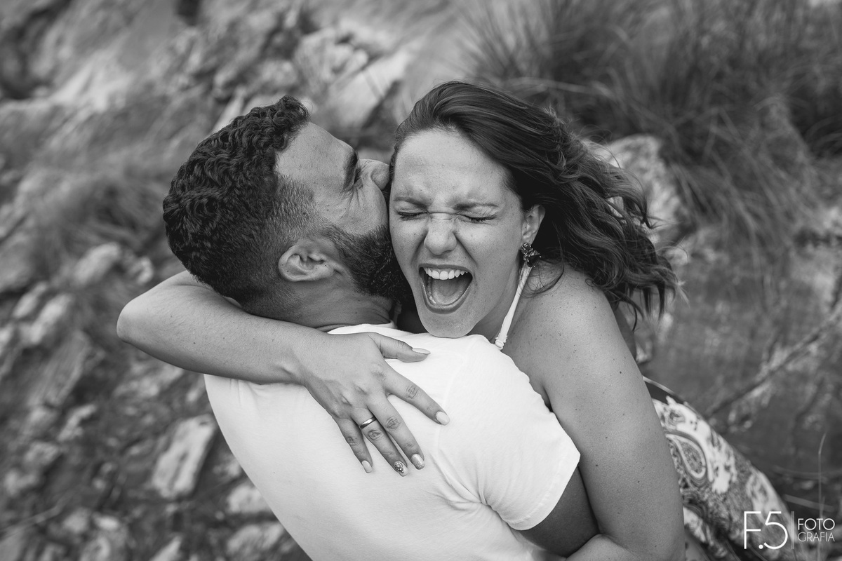 Noivos, cachoeira, fotógrafo de casamentoMG