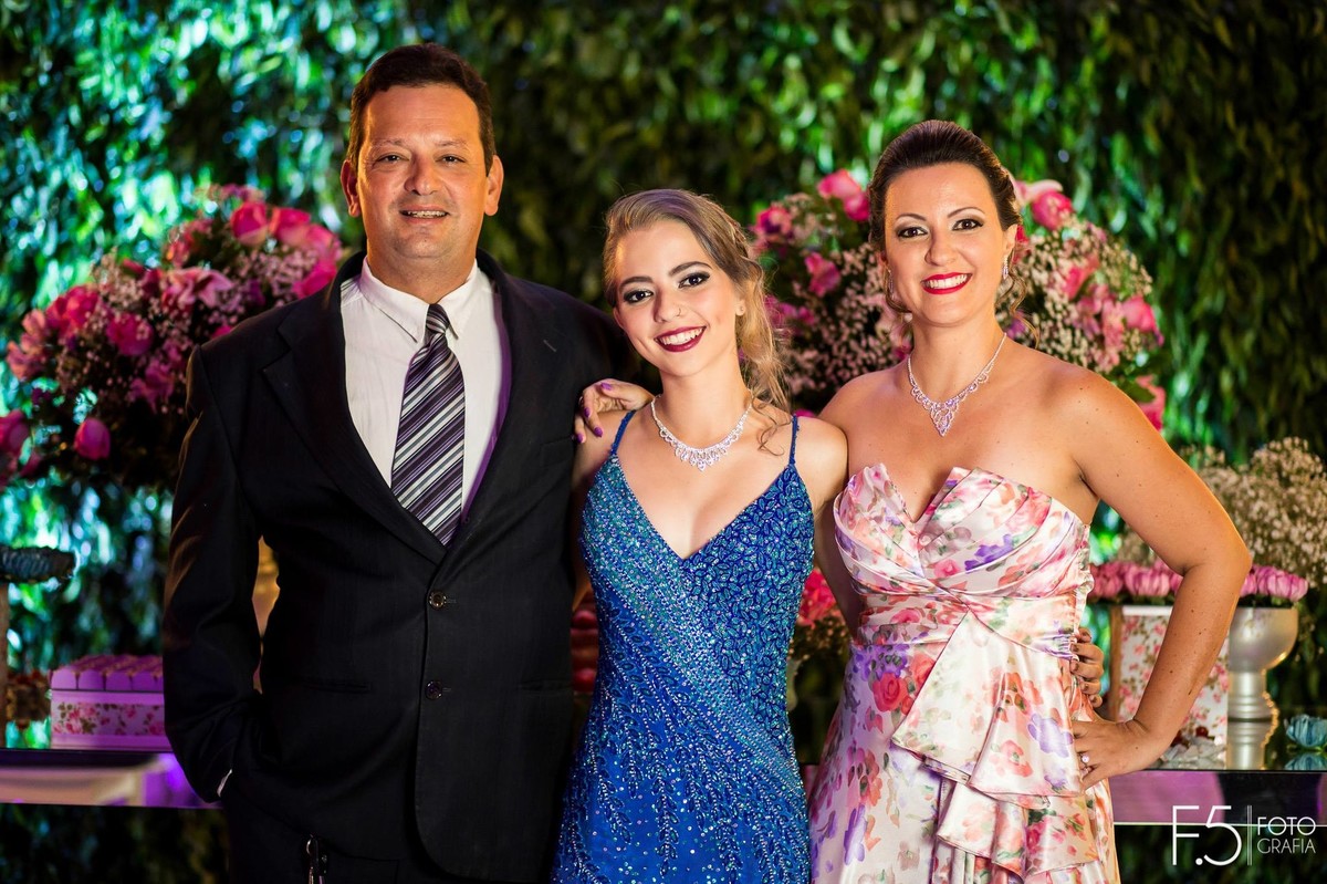 Festa de 15 Anos Amanda, junto aos seus pais, em Muzambinho - MG.