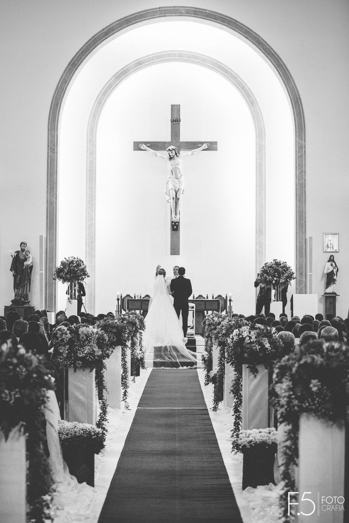 Cerimônia dos noivos Ana Paula e Renan Casamento Muzambinho - MG