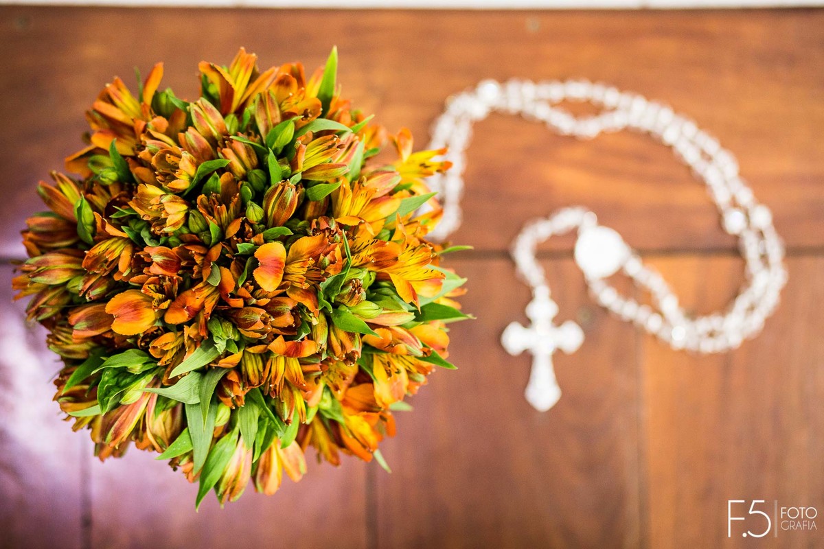Terço e buquê da noiva Ana Paula. Casamento Muzambinho - MG