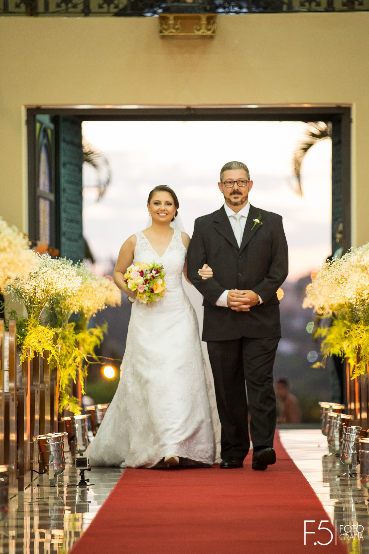 Fotógrafo de casamento Mococa, Casamento, Casamento na igreja, Noiva entrando, Noiva entrando com o pai