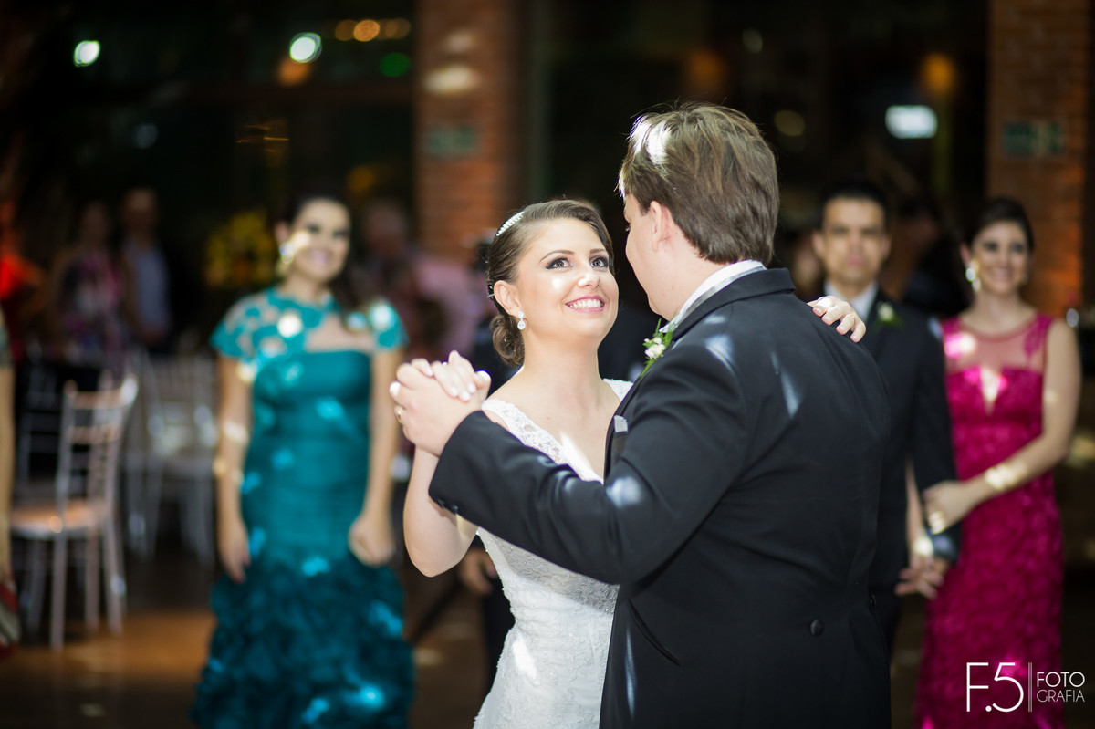 Fotógrafo de casamento Mococa, Casamento, Mococa SP, Véu da noiva, Vestido da noiva, vestido de noiva, Valsa dos noivos, dança dos noivos, Festa de casamento
