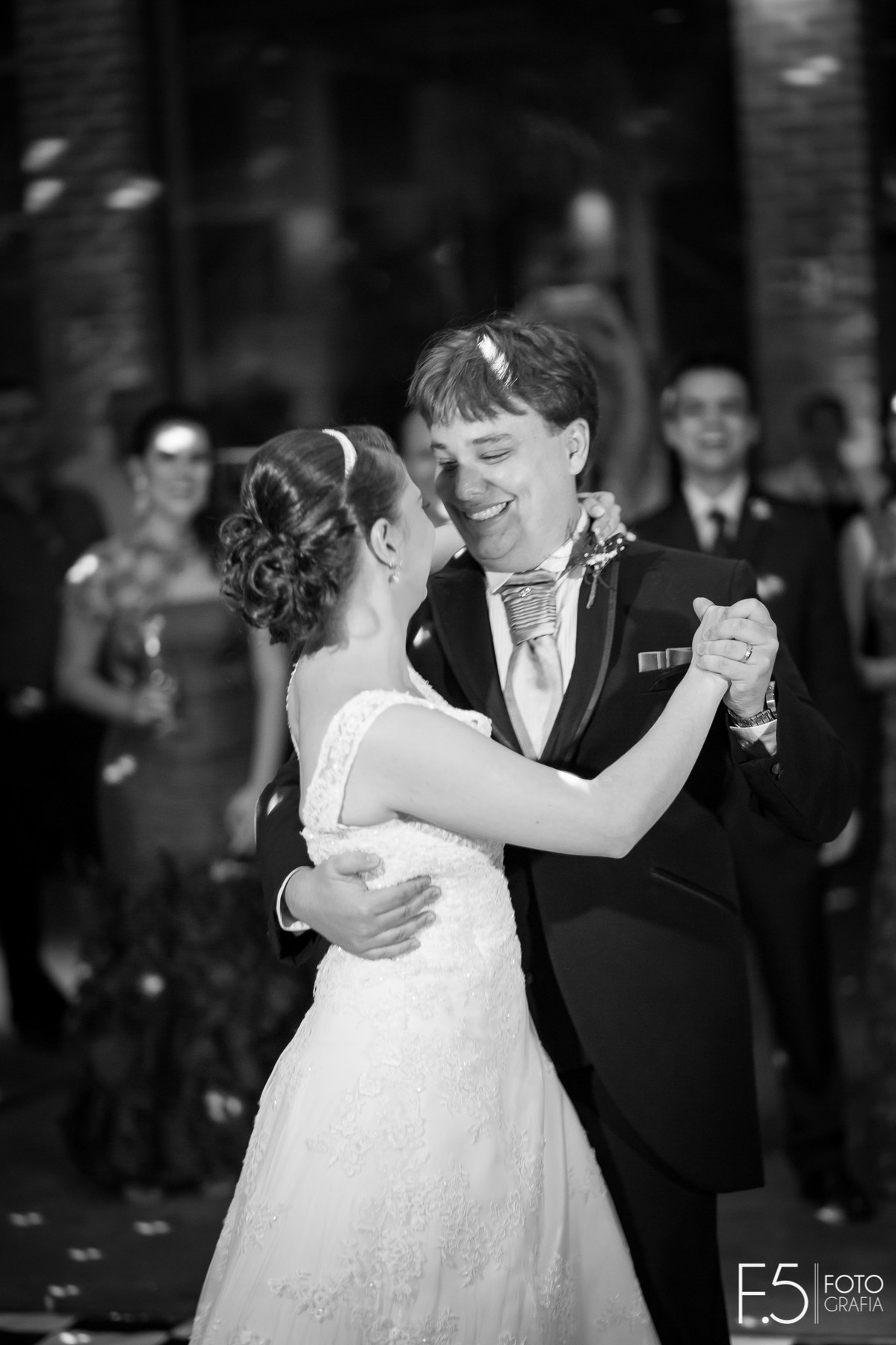 Fotógrafo de casamento Mococa, Casamento, Mococa SP, Véu da noiva, Vestido da noiva, vestido de noiva, Valsa dos noivos, dança dos noivos, Festa de casamento