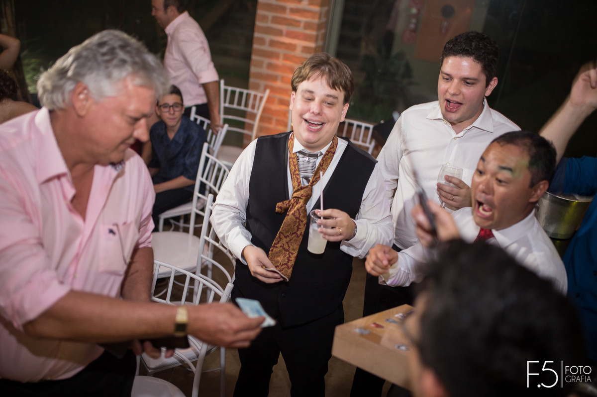 Fotógrafo de casamento Mococa, Casamento, Mococa SP, Festa de casamento, fotos cortando a gravata, cortando a gravata do noivo