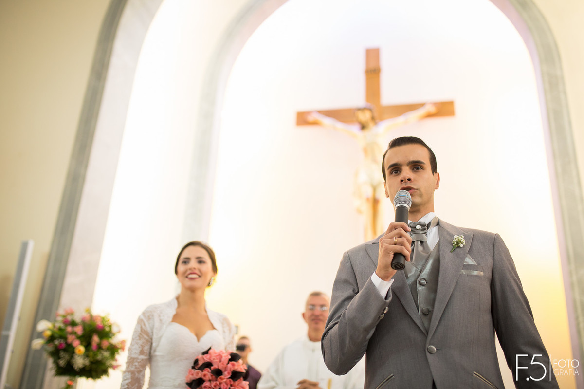Noivo cantando para noiva Casamento  Muzambinho - MG