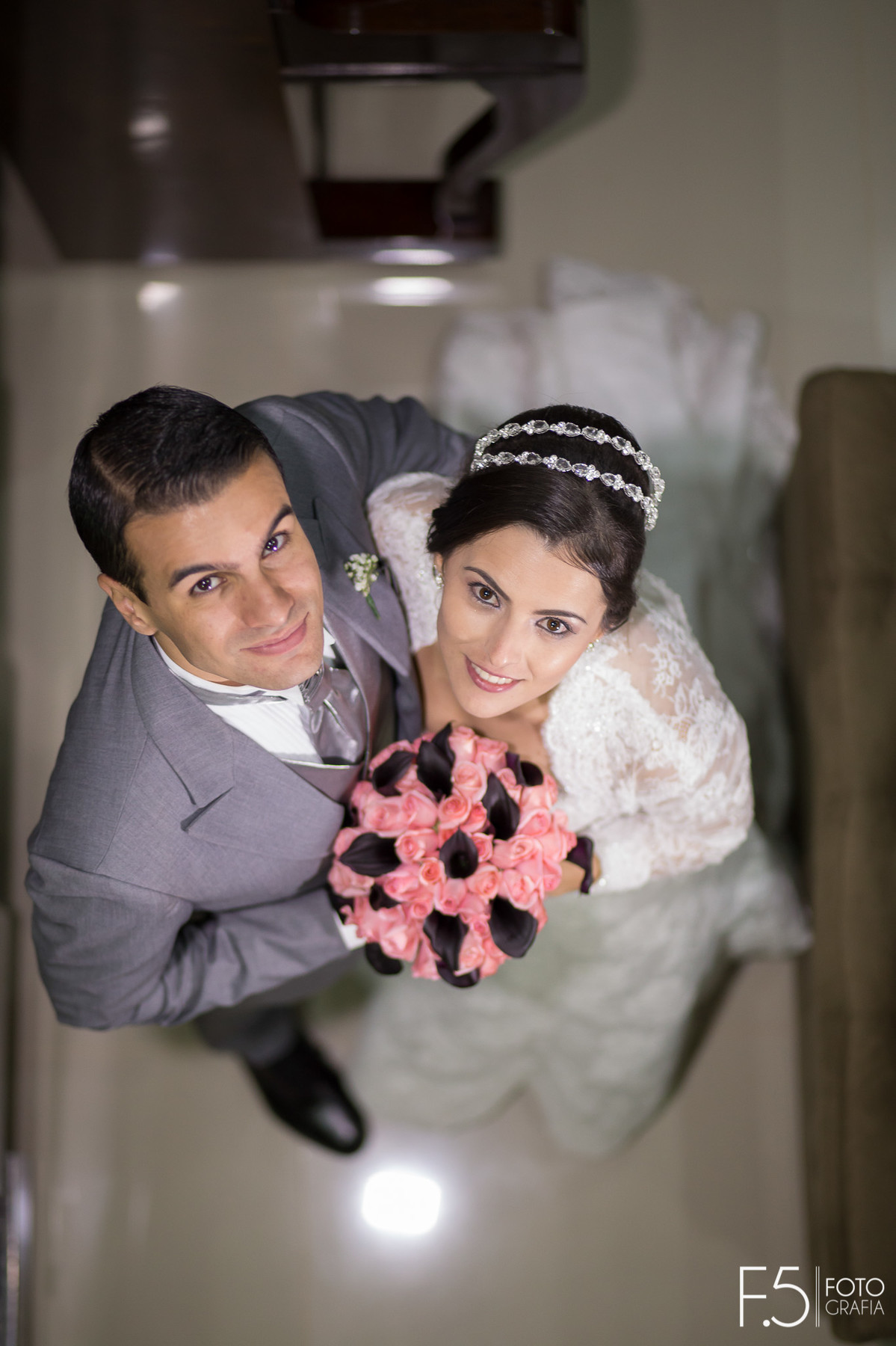 Noiva segurando buquê, Casamento  Muzambinho - MG