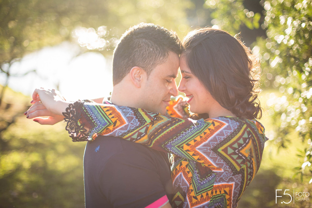 Noivos com testas encostadas, Pré Wedding São Pedro da União - MG