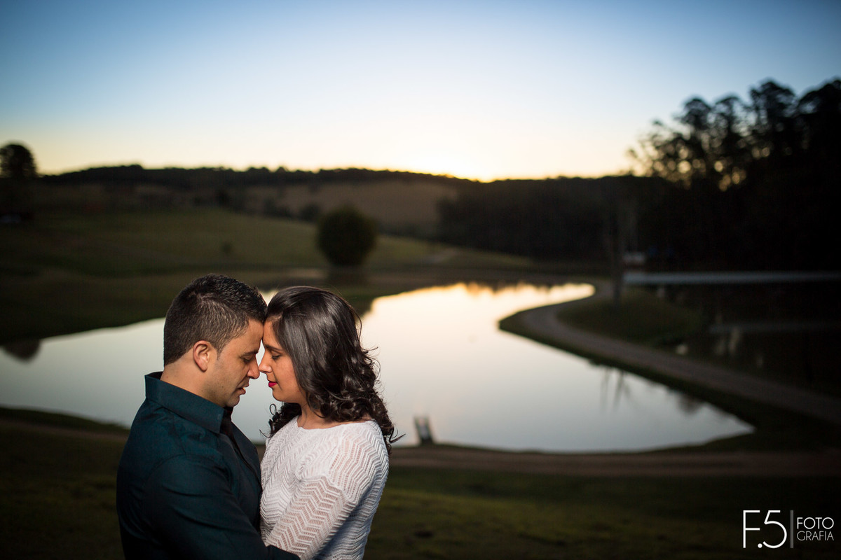 Noivos abraçados, Pré Wedding São Pedro da União - MG