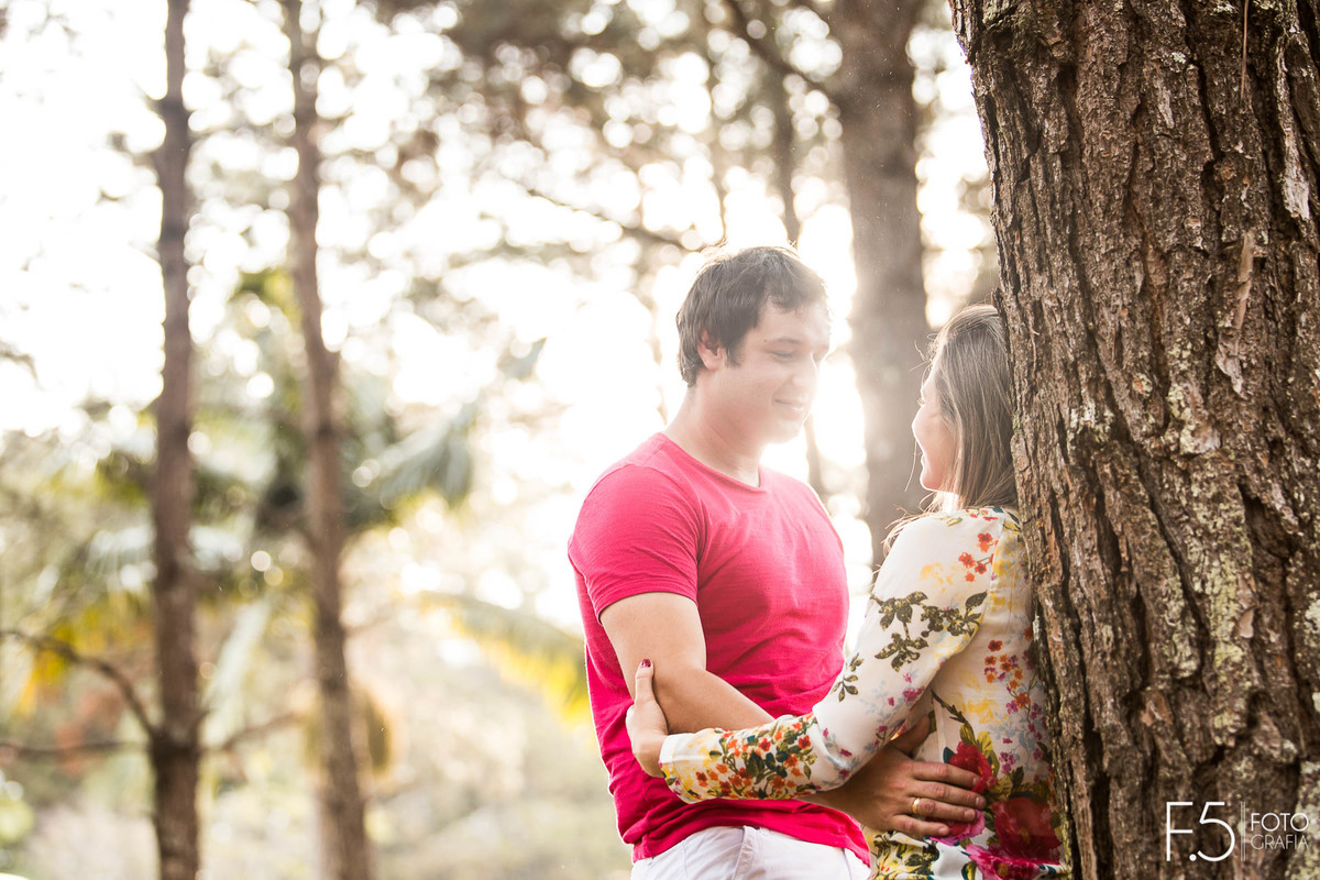 Noivos se olhando, Pré Wedding - Poços de Caldas - MG