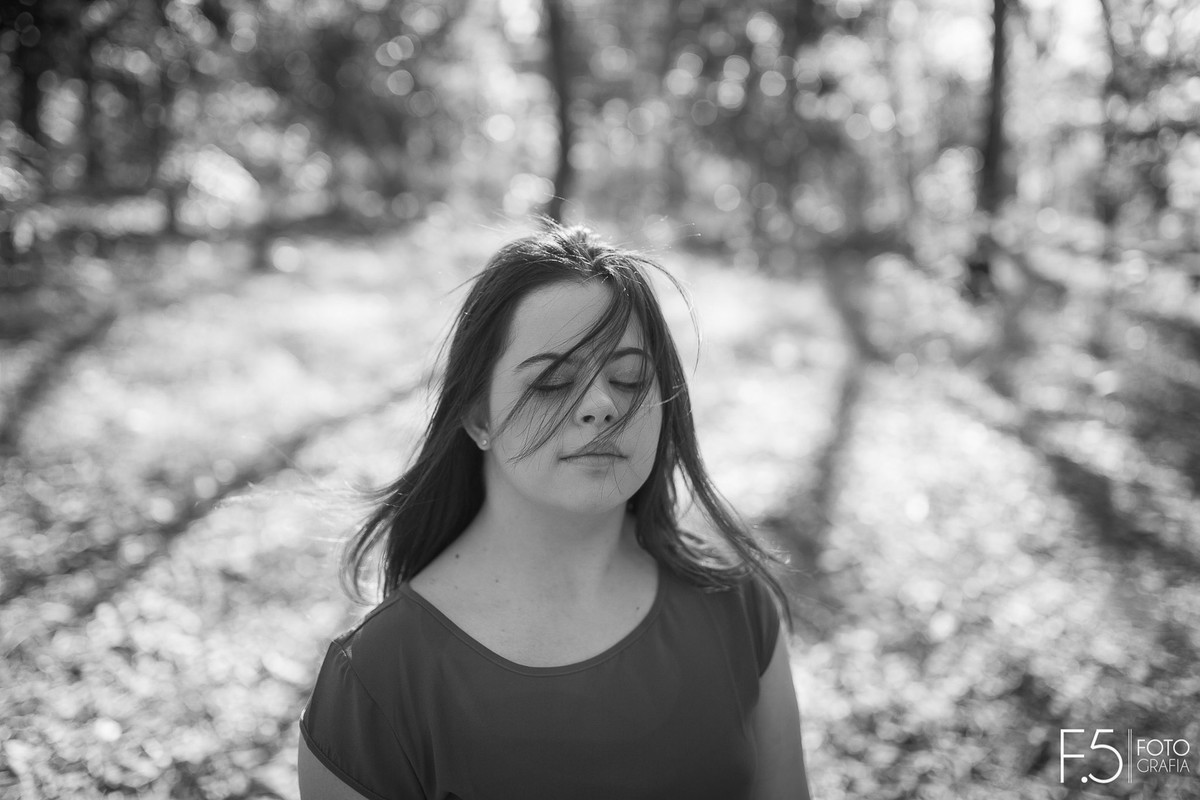 Debutante posando em ensaio de 15 Anos - Franca SP