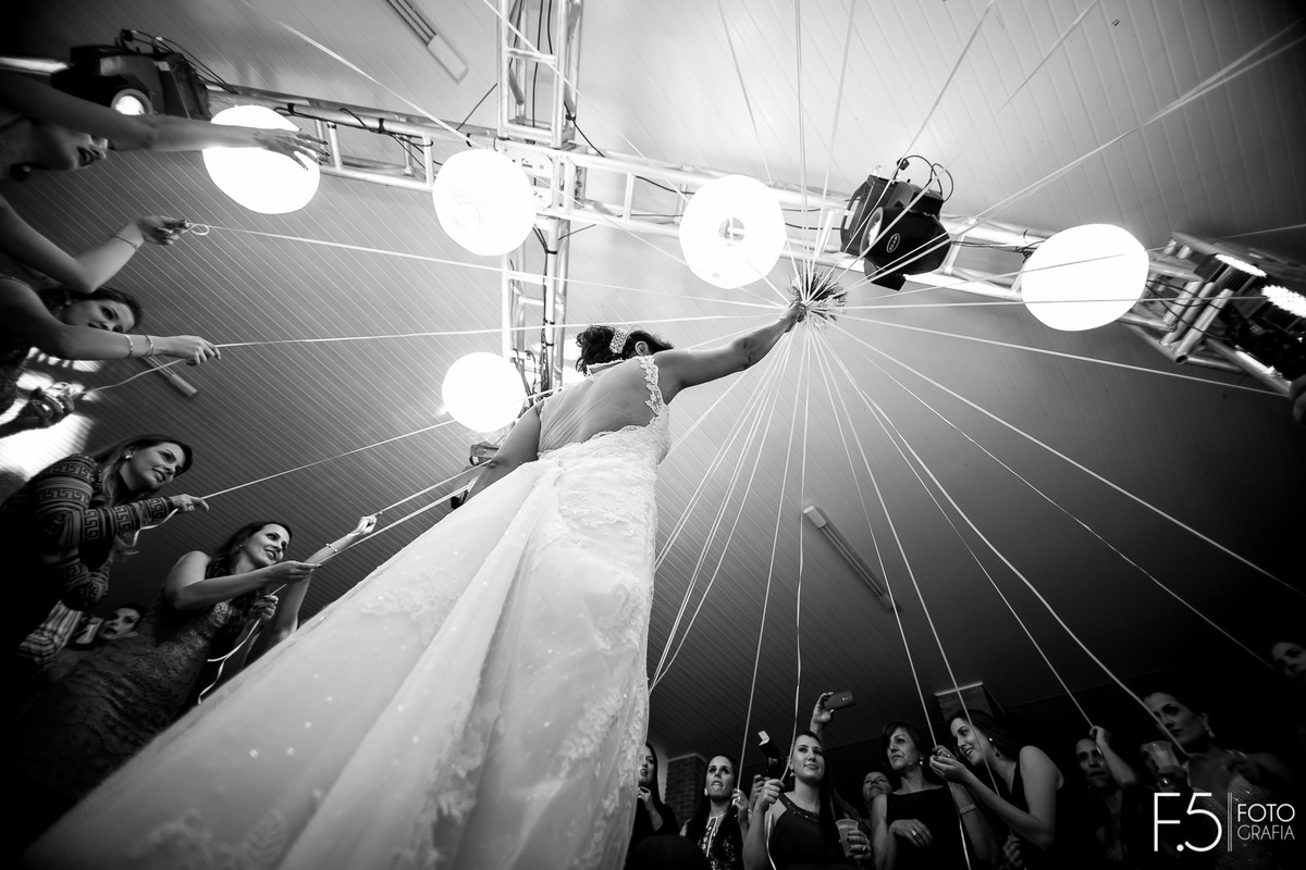 Noiva Márcia, com seu buquê em Muzambinho - MG