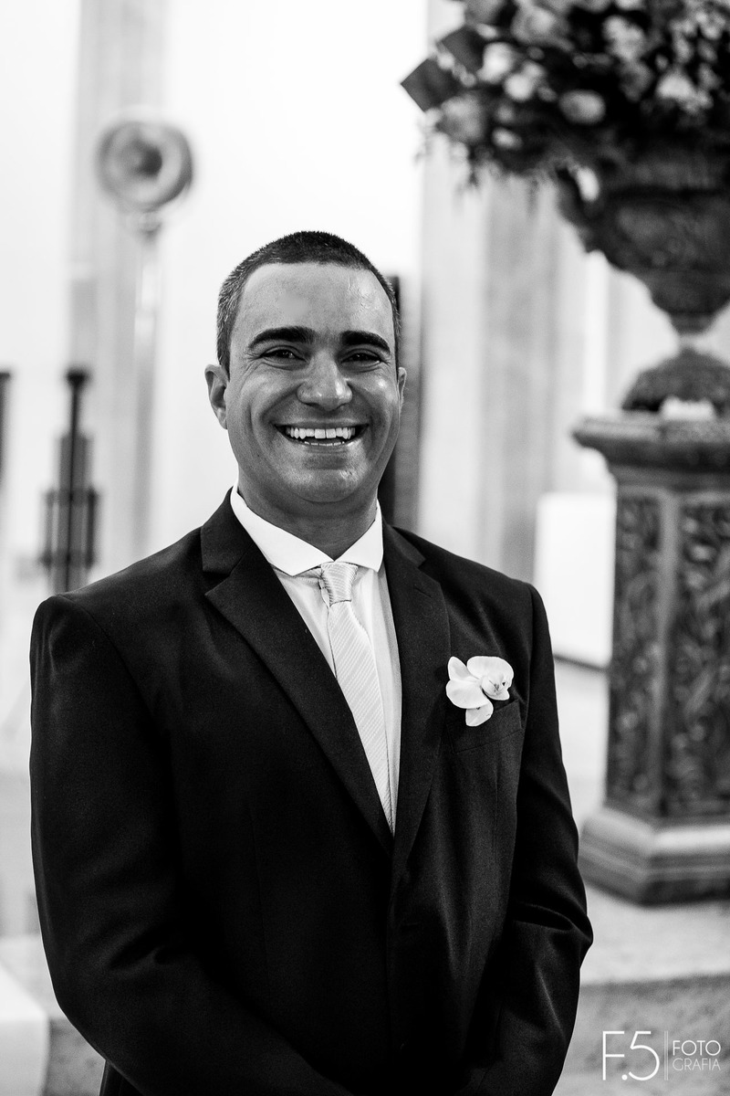 Casamento Márcia e Renato, noivo esperando a noiva, em Muzambinho - MG