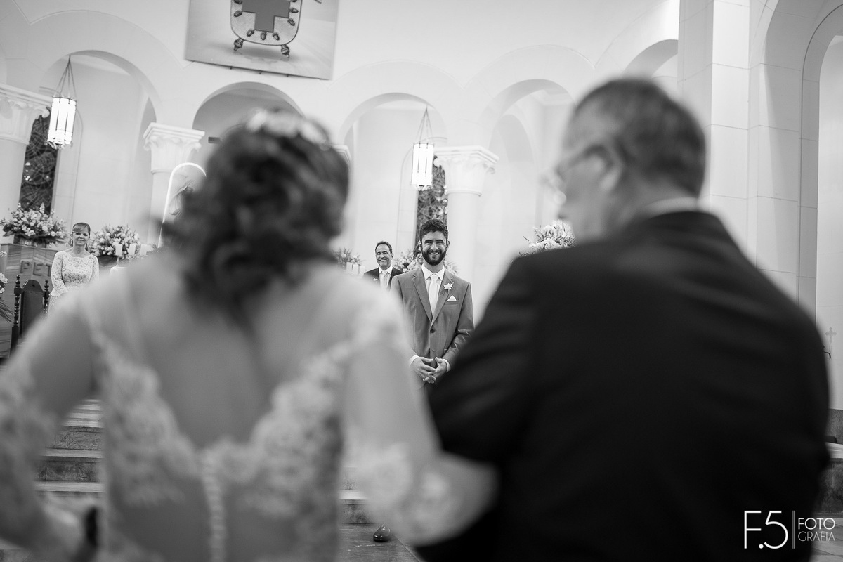Casamento Mariana e Alan, noivo a espera da noiva, em Guaxupé - MG.