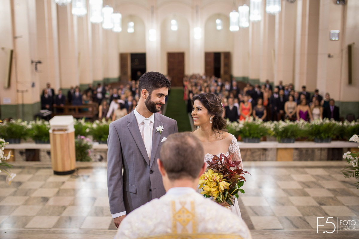 Casamento Mariana e Alan, troca de olhares, em Guaxupé - MG.