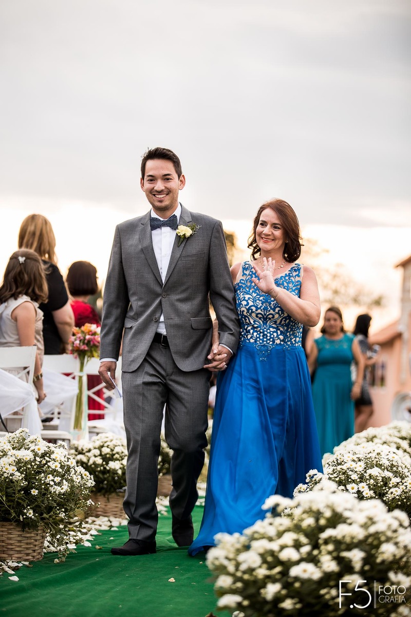 Casamento Caroline e Ricardo, entrada do noivo, em Nova Resende  - MG.