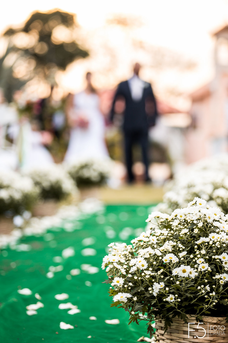 Detalhes da cerimônia do casamento dos noivos, Caroline e Ricardo, em Nova Resende - MG.