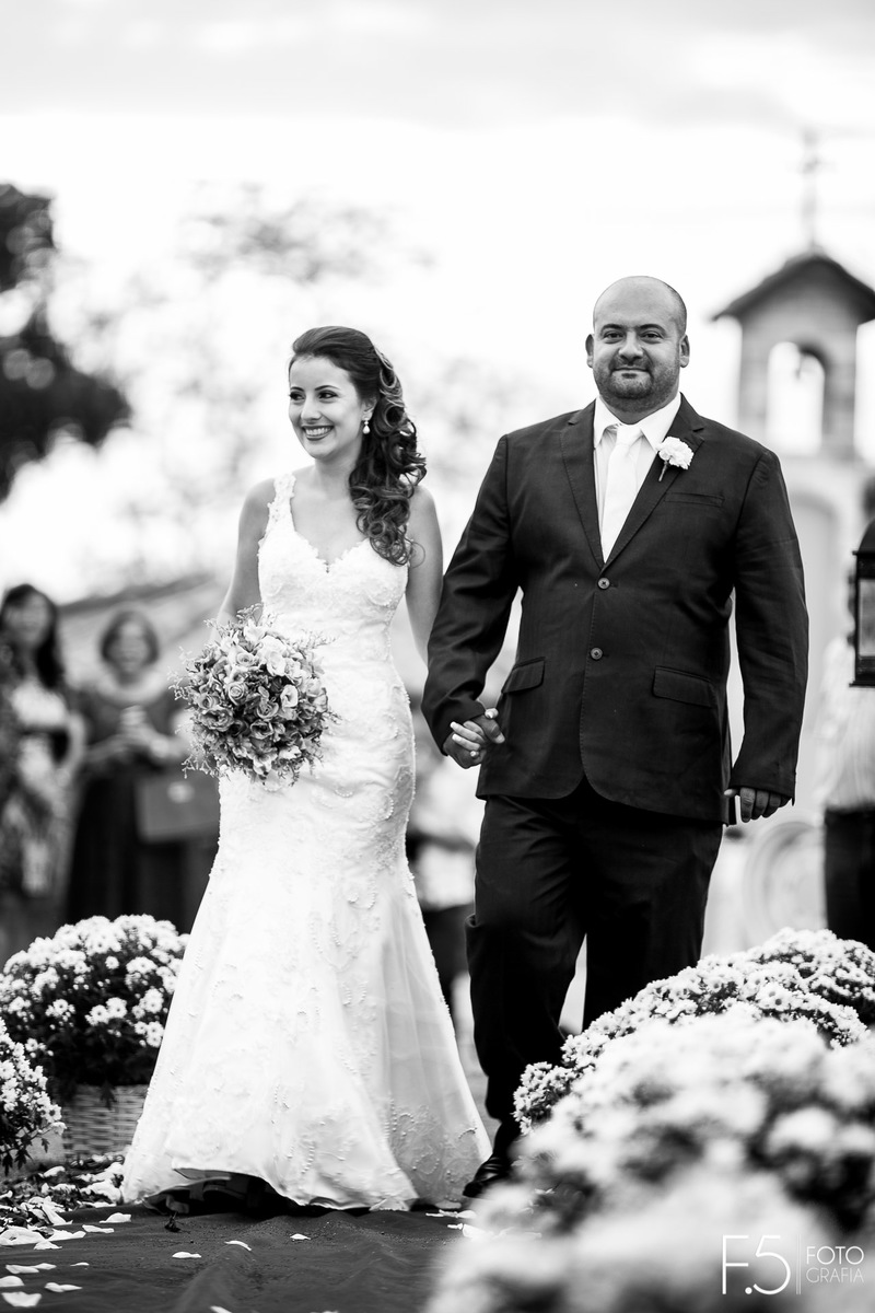 Casamento Caroline e Ricardo, entrada da noiva, em Nova Resende  -MG.
