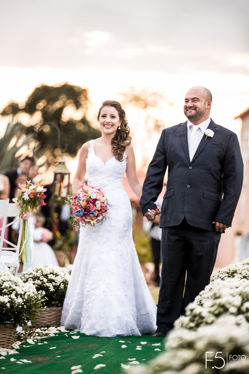 Casamento Caroline e Ricardo, entrada da noiva, em Nova Resende  -MG.