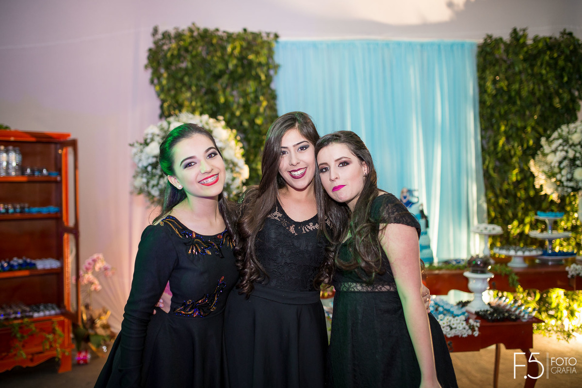 Festa de 15 Anos Leticia e Antonio, seus amigos curtindo a festa que foi em Nova Resende - MG.