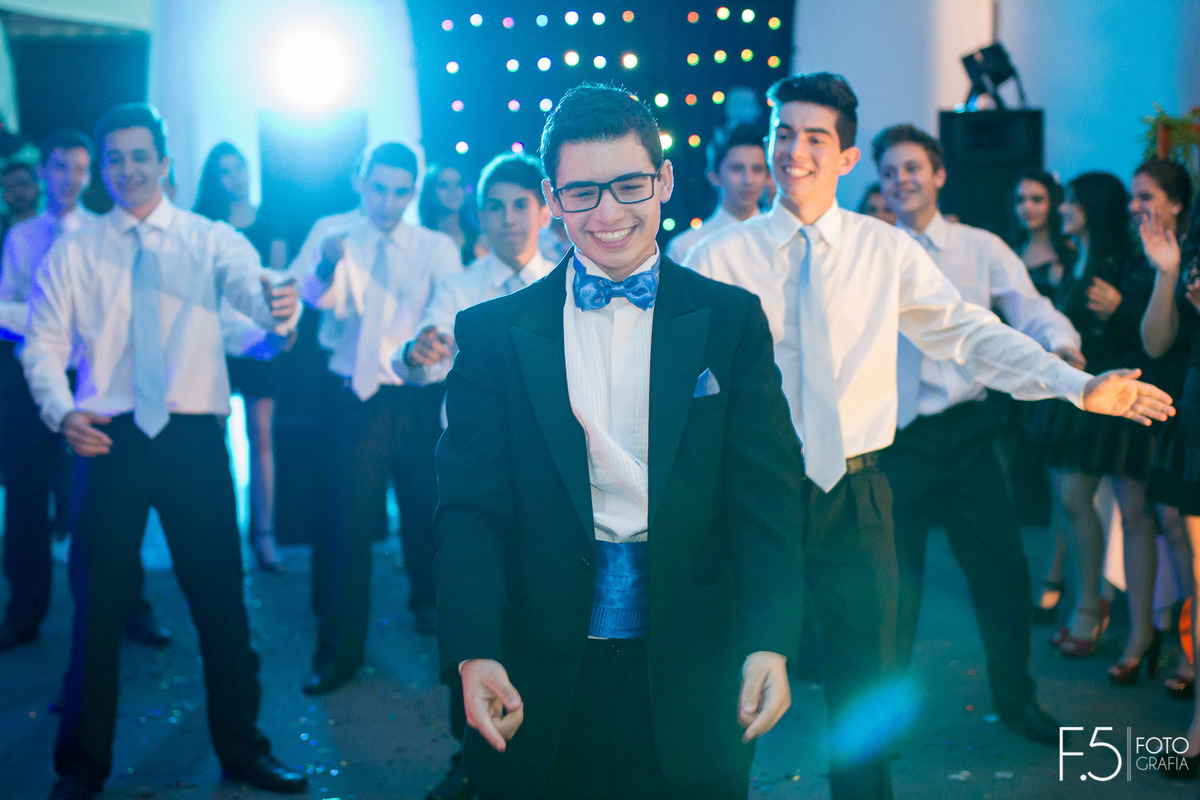 Festa de 15 Anos Leticia e Antonio, Antonio se divertindo, em Nova Resende - MG.