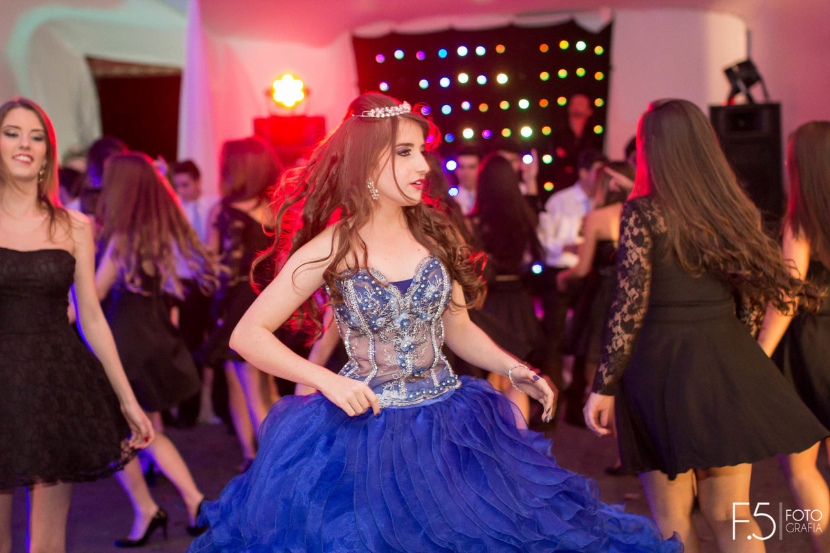 Festa de 15 Anos Leticia e Antonio, Leticia se divertindo, em Nova Resende - MG