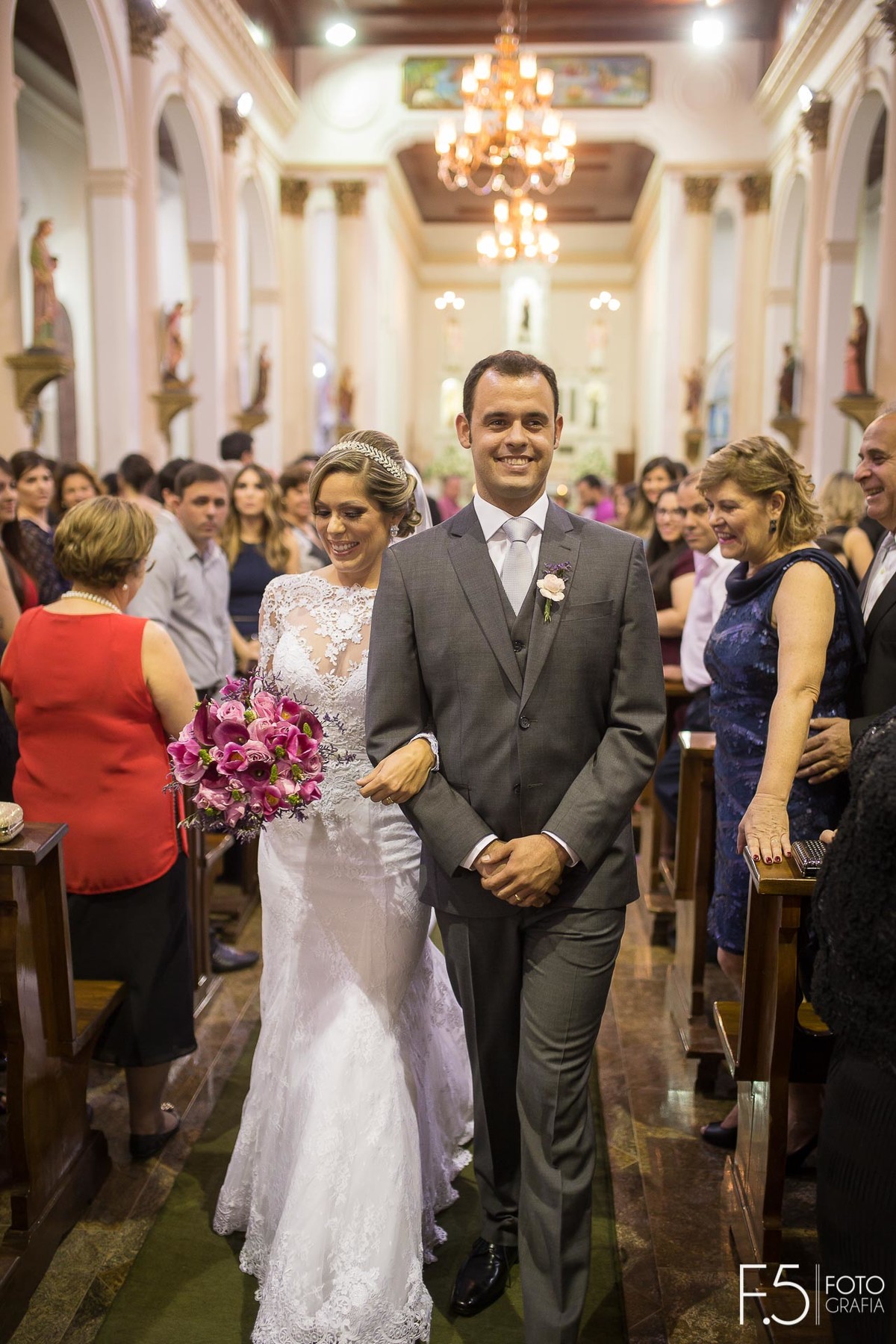 Noivos após a cerimônia, Casamento - Guaranésia MG