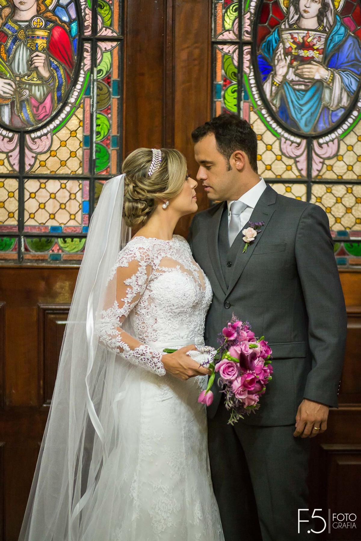 Noivos se olhando, Noivos, Casal, Casamento, Wedding Brasil, Wedding, Fotografia